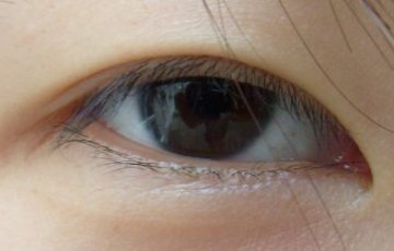 Home Remedies for Healthier and Longer Eyelashes